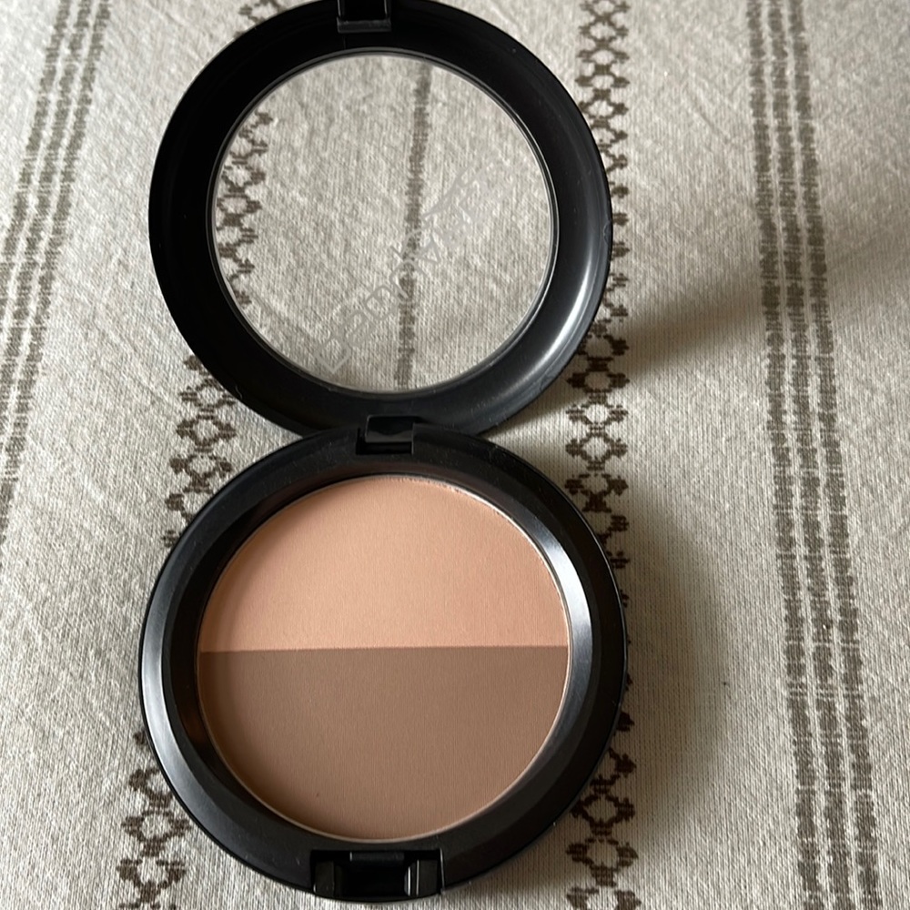 100% authentic MAC Limited addition.